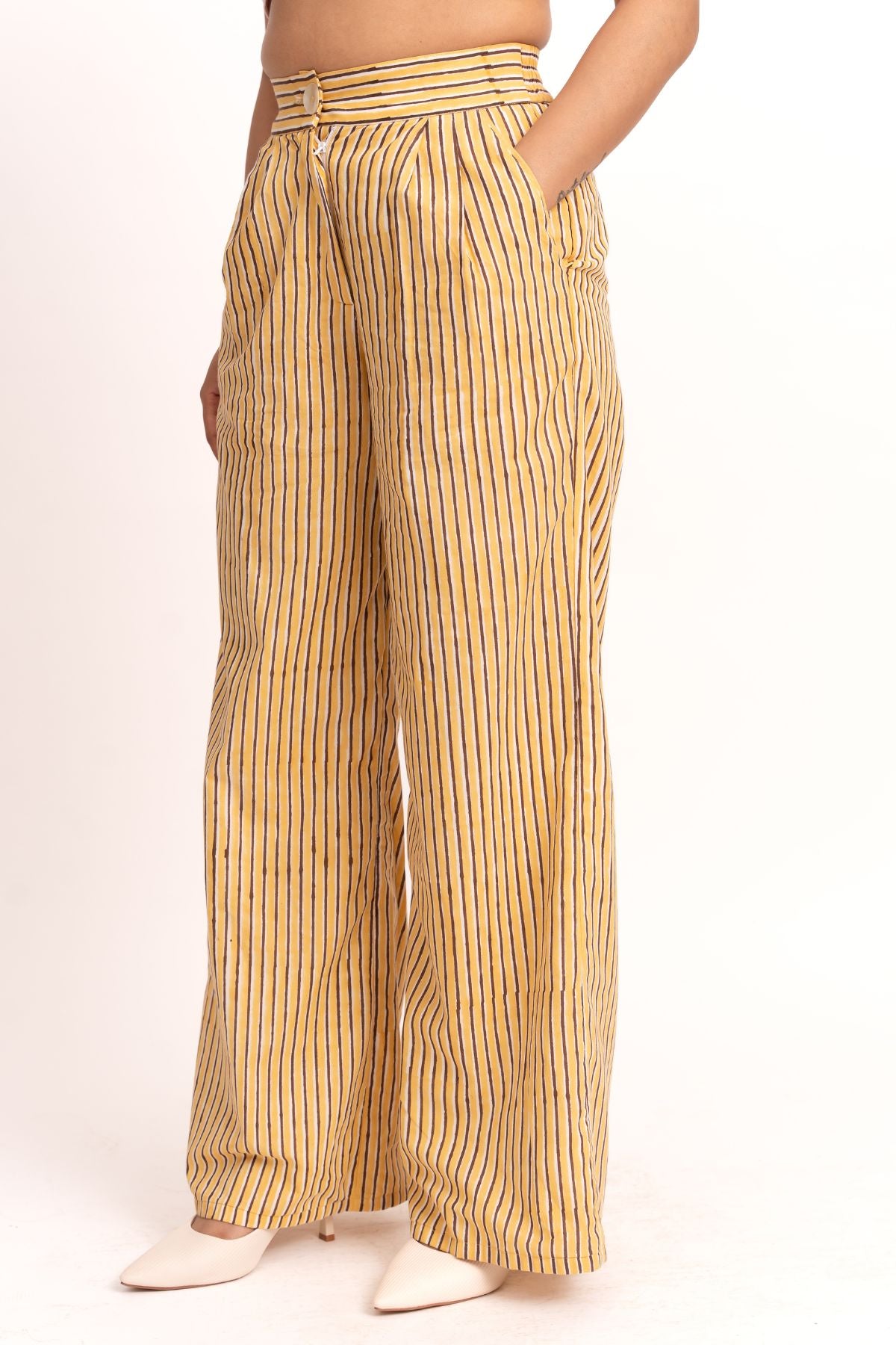 Capri Pants in Yellow