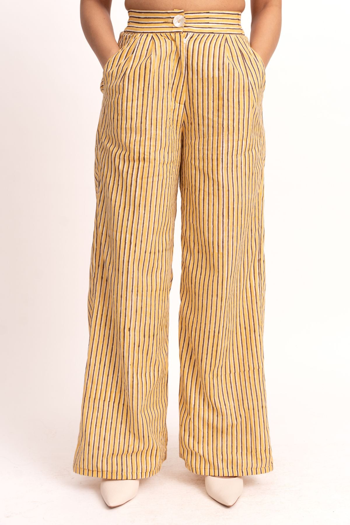Capri Pants in Yellow