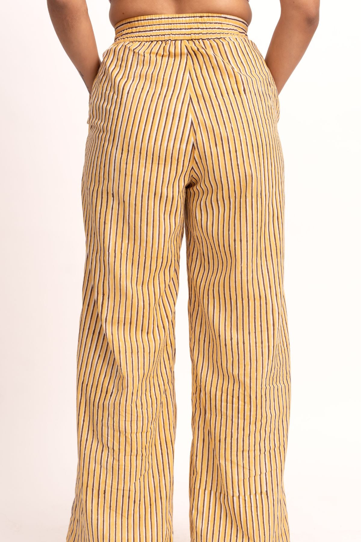 Capri Pants in Yellow