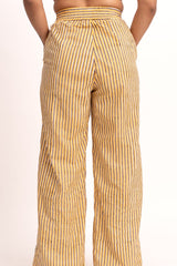 Capri Pants in Yellow