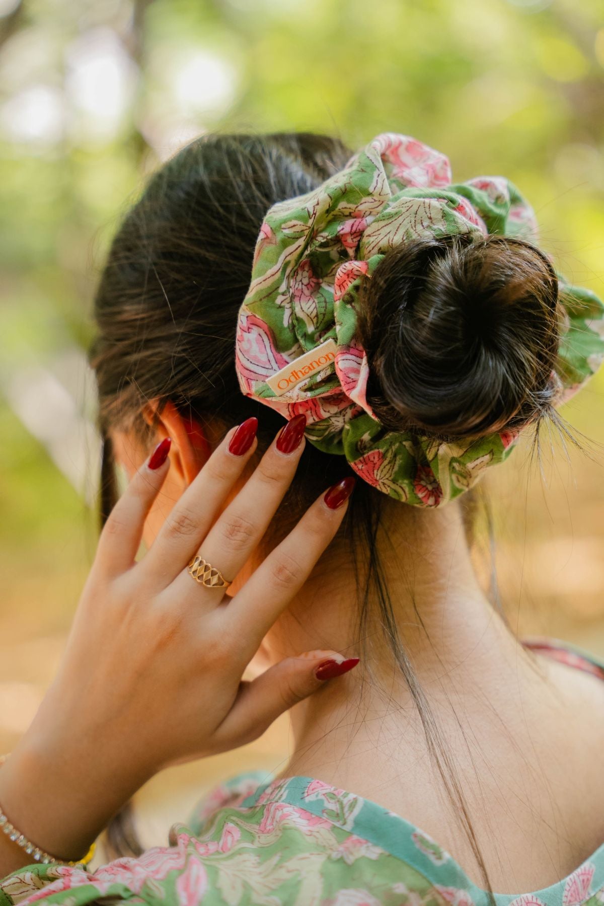 Floral Green Scrunchy - Odhanon