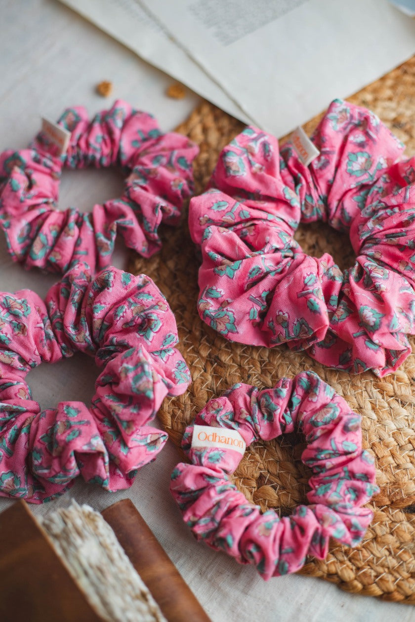 Hand Block Pink Butta Scrunchy - Odhanon