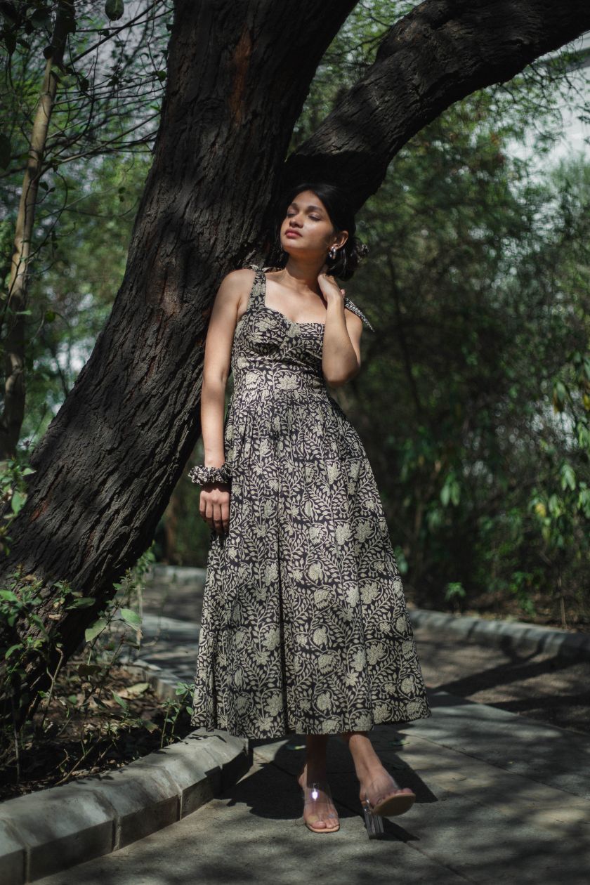 Dreamy Black Dress - Odhanon