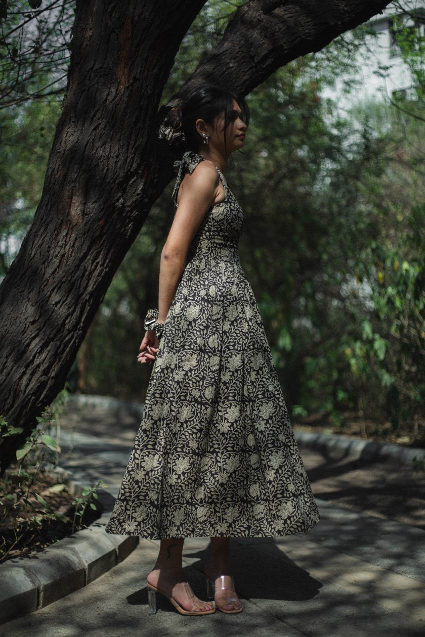 Dreamy Black Dress - Odhanon