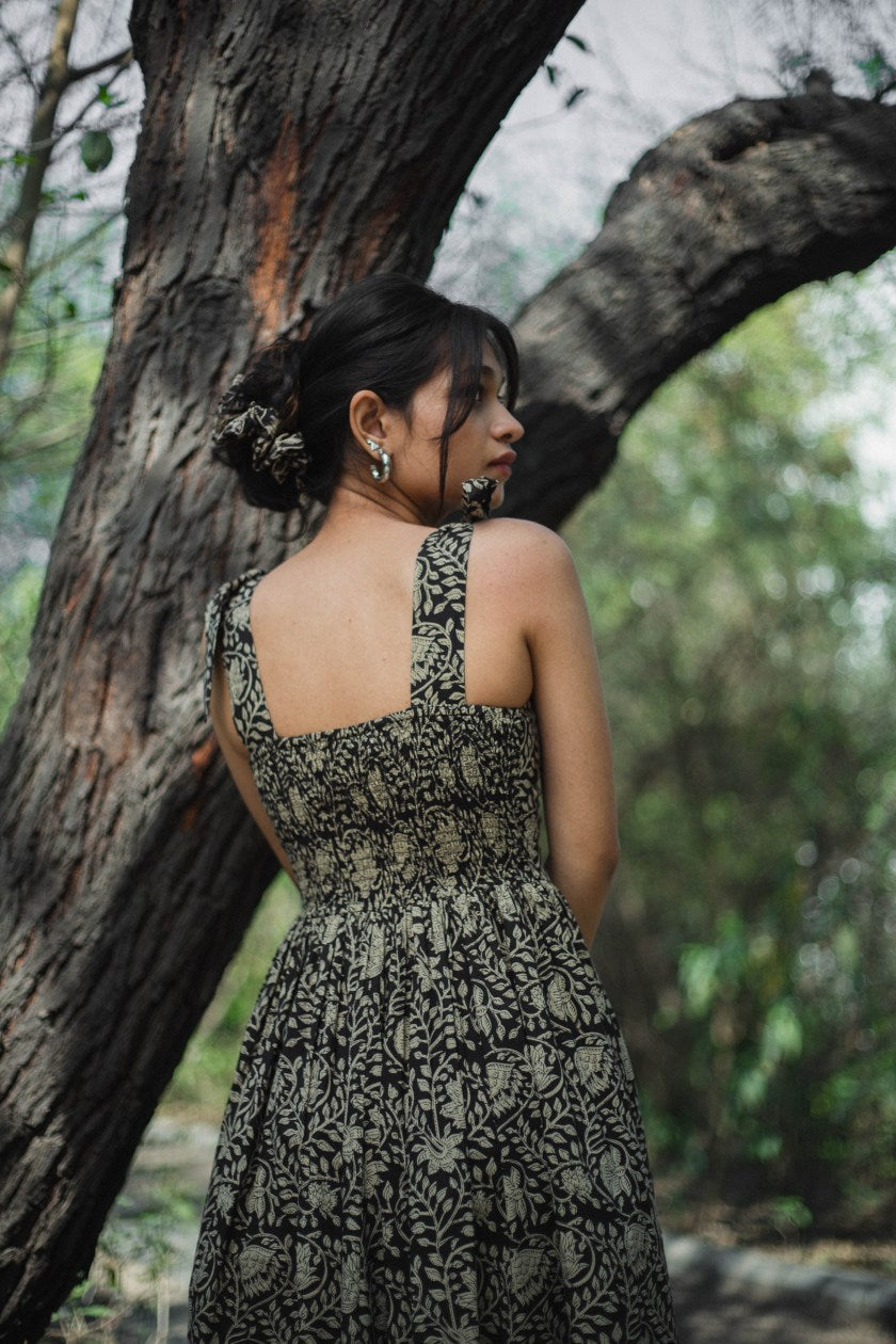 Dreamy Black Dress - Odhanon