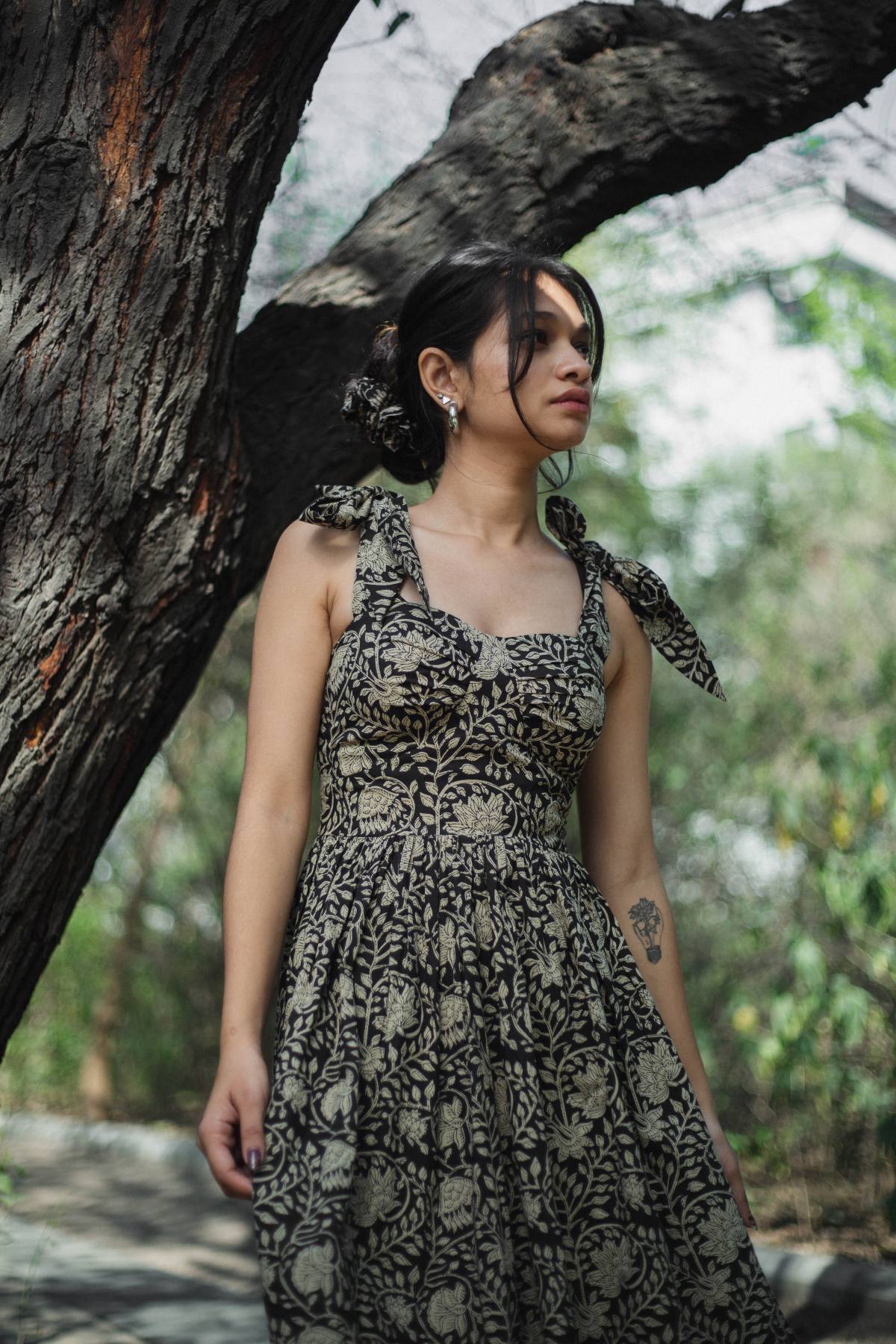 Dreamy Black Dress - Odhanon